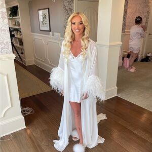 Elegant White Feather Trim Robe